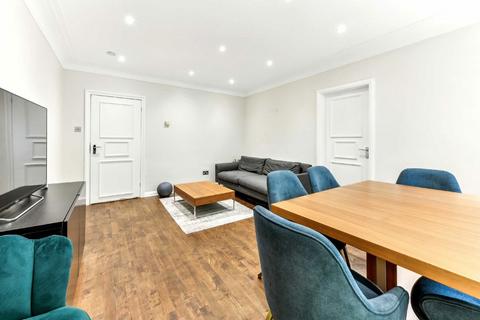 3 bedroom flat for sale, Queensborough Mews, London W2