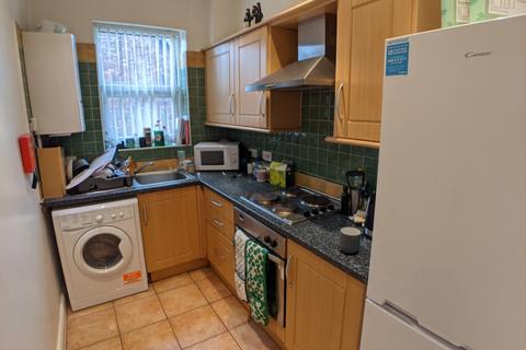 3 bedroom flat to rent, Derby Road, Manchester M14