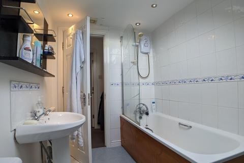 3 bedroom flat to rent, Derby Road, Manchester M14