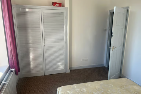 1 bedroom in a house share to rent, Burnaby Street, Oldham OL8