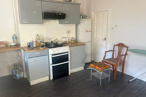 1 bedroom in a house share to rent, Burnaby Street, Oldham OL8