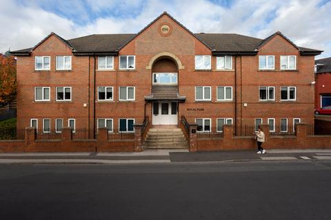 4 bedroom flat to rent, Royal Park Road, Hyde Park, Leeds