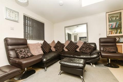 3 bedroom end of terrace house for sale, Dickens Road, Crawley, West Sussex