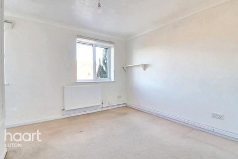 2 bedroom terraced house for sale, Benington Close, Luton