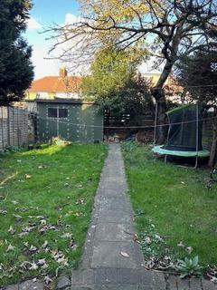 3 bedroom property to rent, Parsloes Avenue, Dagenham