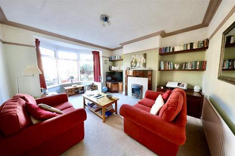 3 bedroom semi-detached house for sale, Allderidge Avenue, Hull