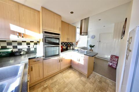 3 bedroom semi-detached house for sale, Allderidge Avenue, Hull