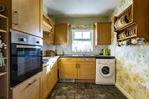 2 bedroom flat for sale, Stirling Court, off Nightingale Close, Chesterfield