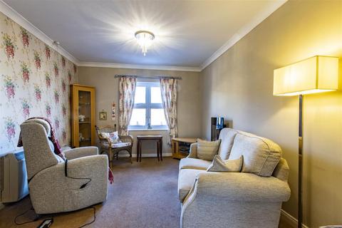 2 bedroom flat for sale, Stirling Court, off Nightingale Close, Chesterfield