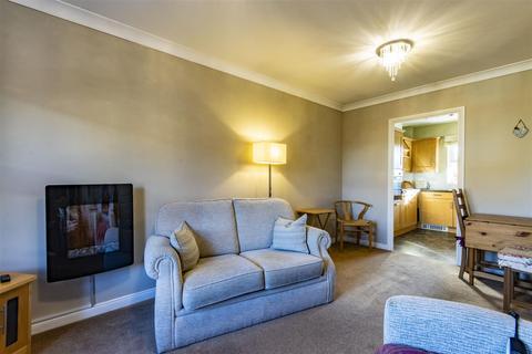 2 bedroom flat for sale, Stirling Court, off Nightingale Close, Chesterfield