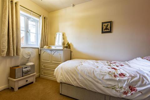 2 bedroom flat for sale, Stirling Court, off Nightingale Close, Chesterfield