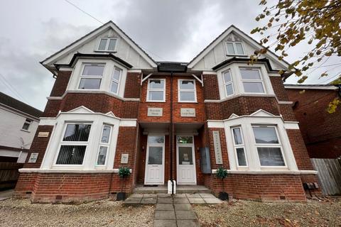 2 bedroom flat to rent, Leigh Road, Hampshire SO50