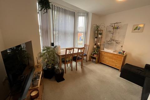 2 bedroom flat to rent, Leigh Road, Hampshire SO50