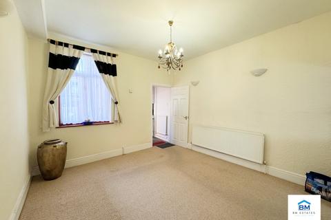 2 bedroom end of terrace house for sale, Gedding Road, Leicester LE5