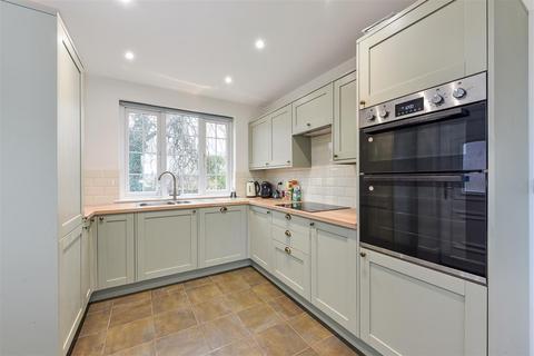 2 bedroom cottage to rent, East Street, Hambledon