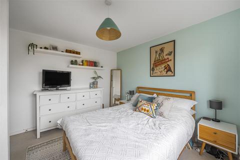 99 Kipling Drive, London, SW19 1TL