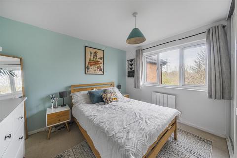 99 Kipling Drive, London, SW19 1TL