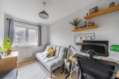 99 Kipling Drive, London, SW19 1TL