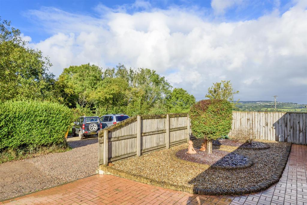 Entrance &amp; Driveway