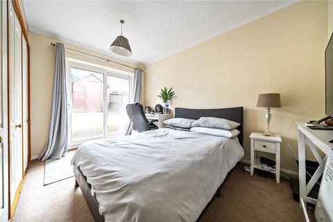 3 Rydes Hill Crescent, Guildford, GU2 9UH