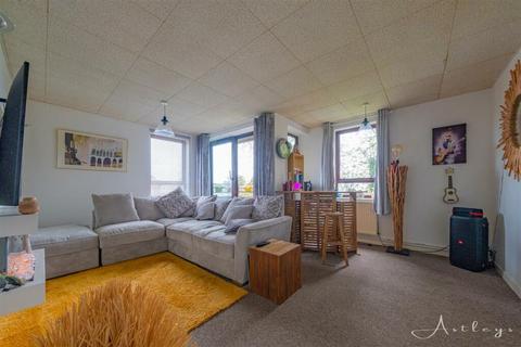 1 bedroom flat for sale, Heath Close, West Cross, Swansea, SA3