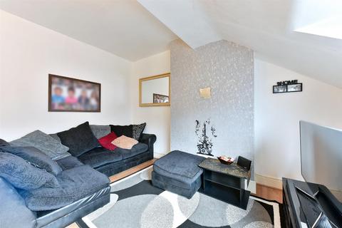 2 bedroom flat to rent, 192 Streatham Road, London, CR4