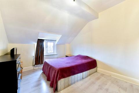 2 bedroom flat to rent, 192 Streatham Road, London, CR4