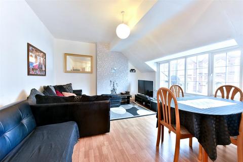 2 bedroom flat to rent, 192 Streatham Road, London, CR4