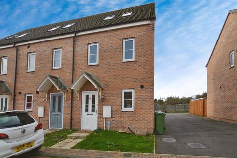 3 bedroom terraced house to rent, Woodside Drive, Scunthorpe