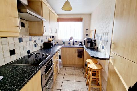 3 bedroom terraced house to rent, Crawley RH11