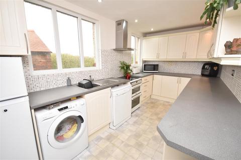 4 bedroom detached house to rent, Leasowe Road, Wirral