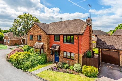 22 Summerfield, Ashtead, KT21 2LF