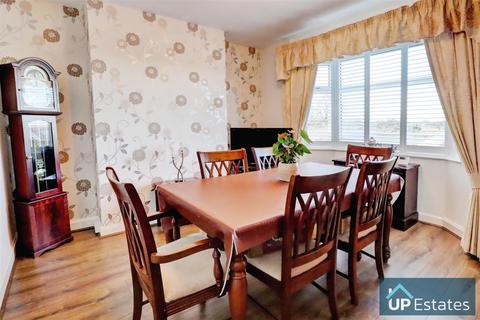 3 bedroom semi-detached house for sale, Coventry Road, Bulkington