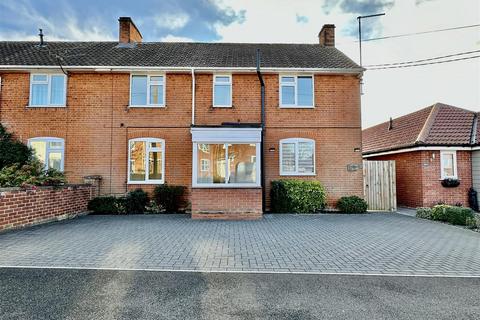 3 bedroom semi-detached house to rent, 39 Aldham Road, Hadleigh