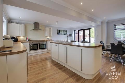 4 bedroom detached house for sale, Oakridge, Harwich CO12