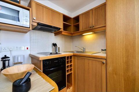 Studio to rent, Fairholme Road, West Kensington, W14