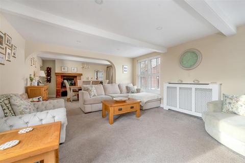 4 bedroom detached house for sale, High Street, Sutton-On-Trent, Newark