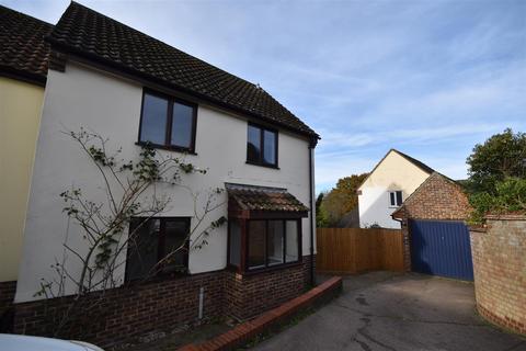 3 bedroom house to rent, Hughes Stanton Way, Manningtree CO11