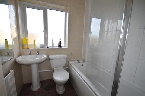 3 bedroom house to rent, Hughes Stanton Way, Manningtree CO11