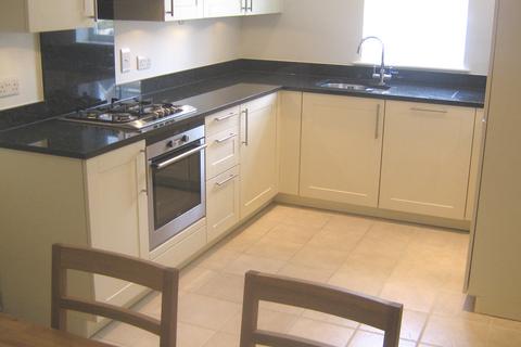 12 Heatherlea Grove, Worcester Park, KT4 8GB