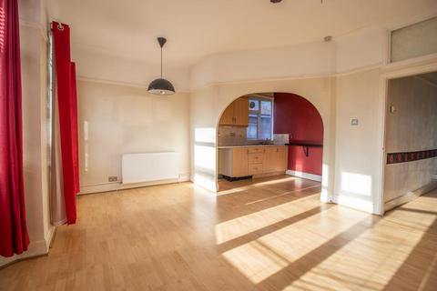 2 bedroom flat for sale, Royston Avenue, Southend-on-Sea SS2