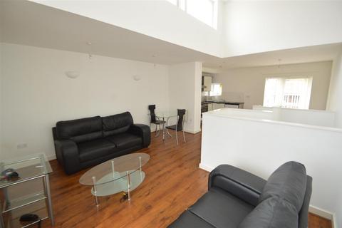 3 bedroom house to rent, Boston Street, Manchester M15