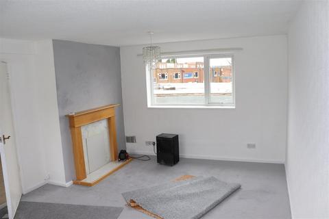 2 bedroom flat to rent, High Street, Aldridge