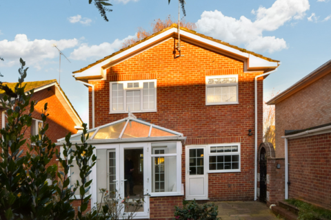 3 bedroom detached house for sale, Pilgrims Close, Farnham, Surrey, GU9