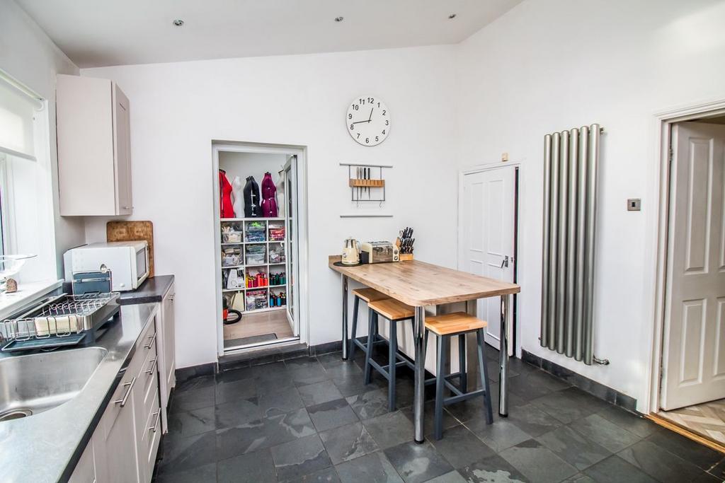Kitchen pic 2