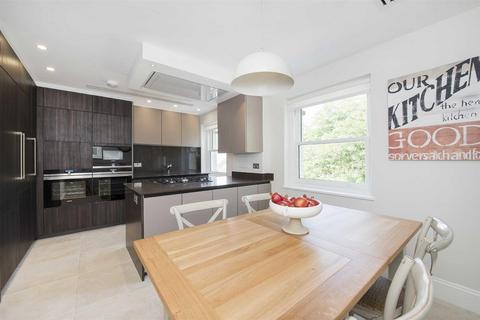 4 bedroom flat to rent, Arkwright Road, Hampstead, NW3