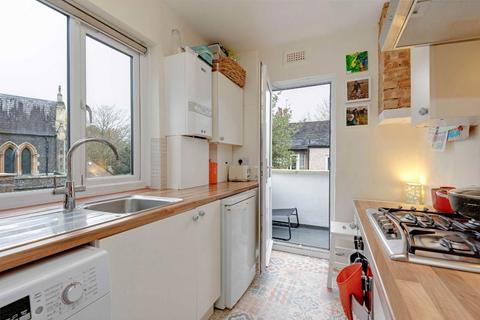 2 bedroom flat for sale, Church Road, London W7