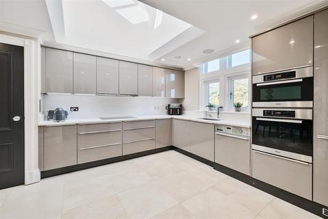 undefined, Kingswood Warren Park, Kingswood