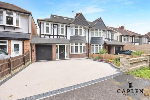 4 bedroom semi-detached house to rent, Forest Edge, Buckhurst Hill