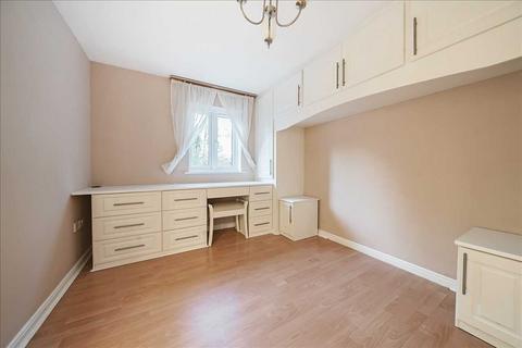 3 bedroom end of terrace house to rent, Dickens Lane, Basingstoke